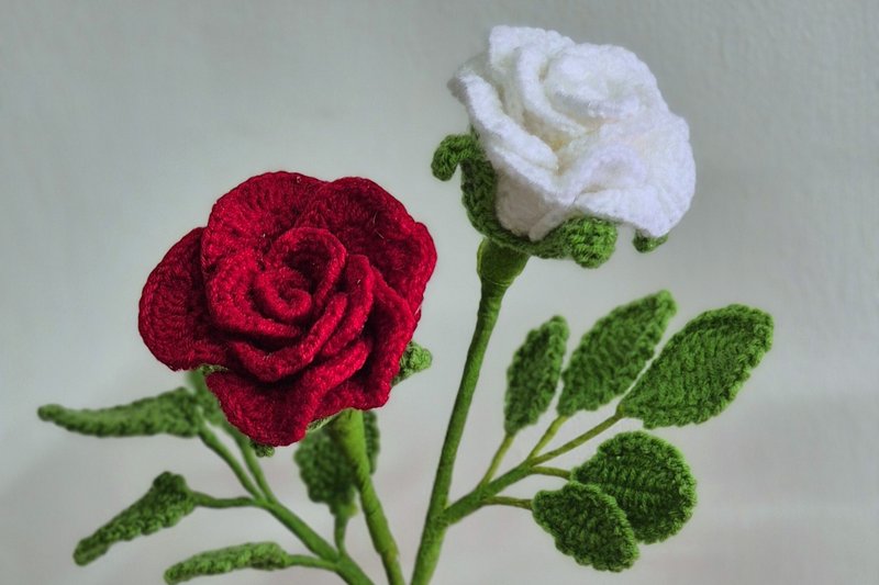 Crochet Rose Bud Hybrid Pattern (by mycreativebutterfly)
