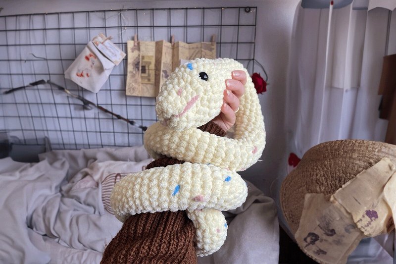 Cute Snake Crochet Pattern (by Gaida Aamigurumi Store)