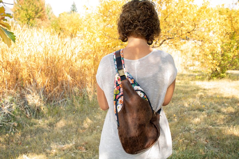 Sling Bag Sewing Pattern (by lifesewsavory)