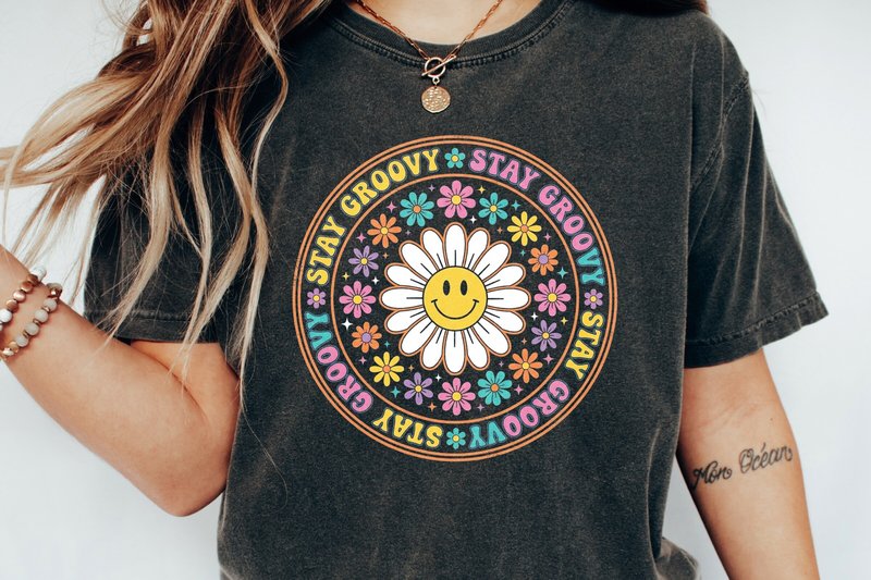 Stay Groovy Smiley Daisy Retro Flower (by gregoraciiart)